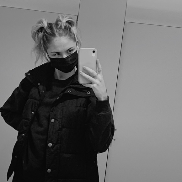 Meet your Posher, Kaelyn - Picture 2 of 4